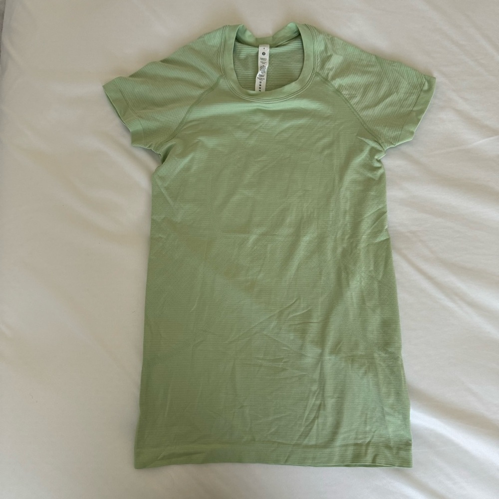 Lululemon short sleeve top Size 4